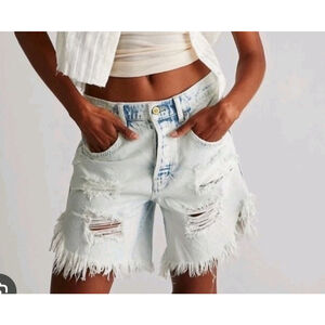 We The Free People Crvy Night Boyfriend Shorts Size 26 Distressed Trouble Maker